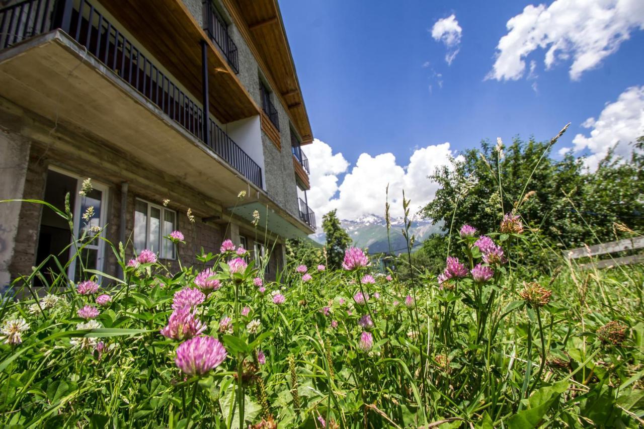 Mestia Hotel Amirani Buitenkant foto