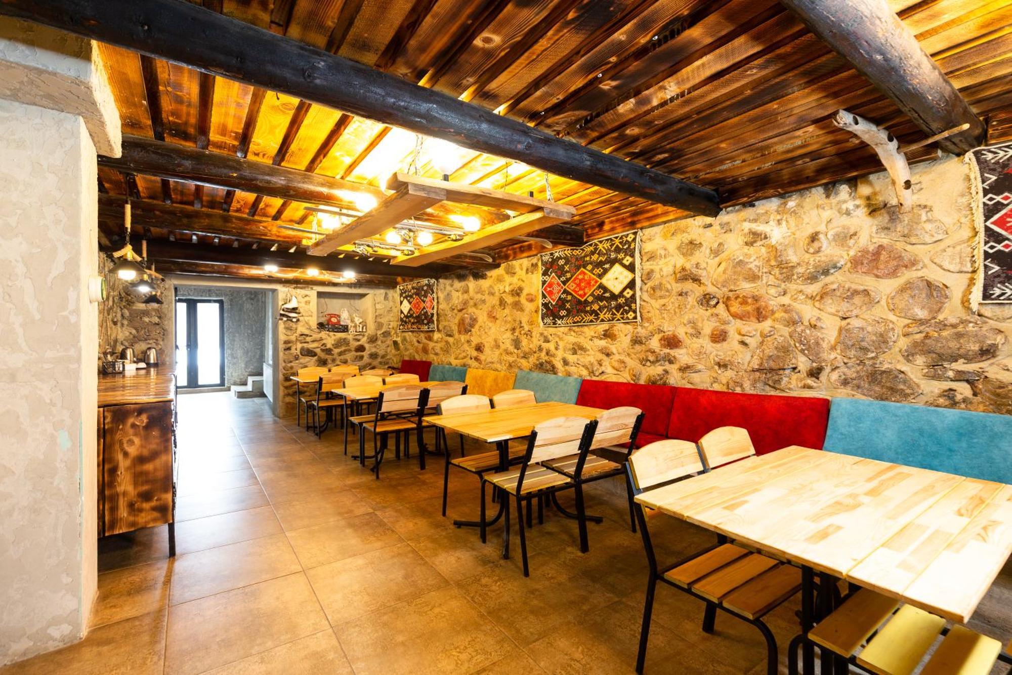Mestia Hotel Amirani Buitenkant foto