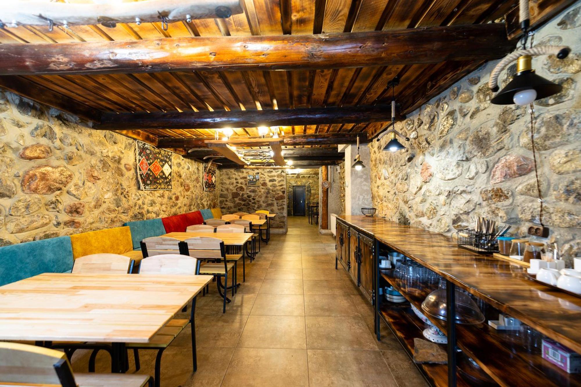 Mestia Hotel Amirani Buitenkant foto