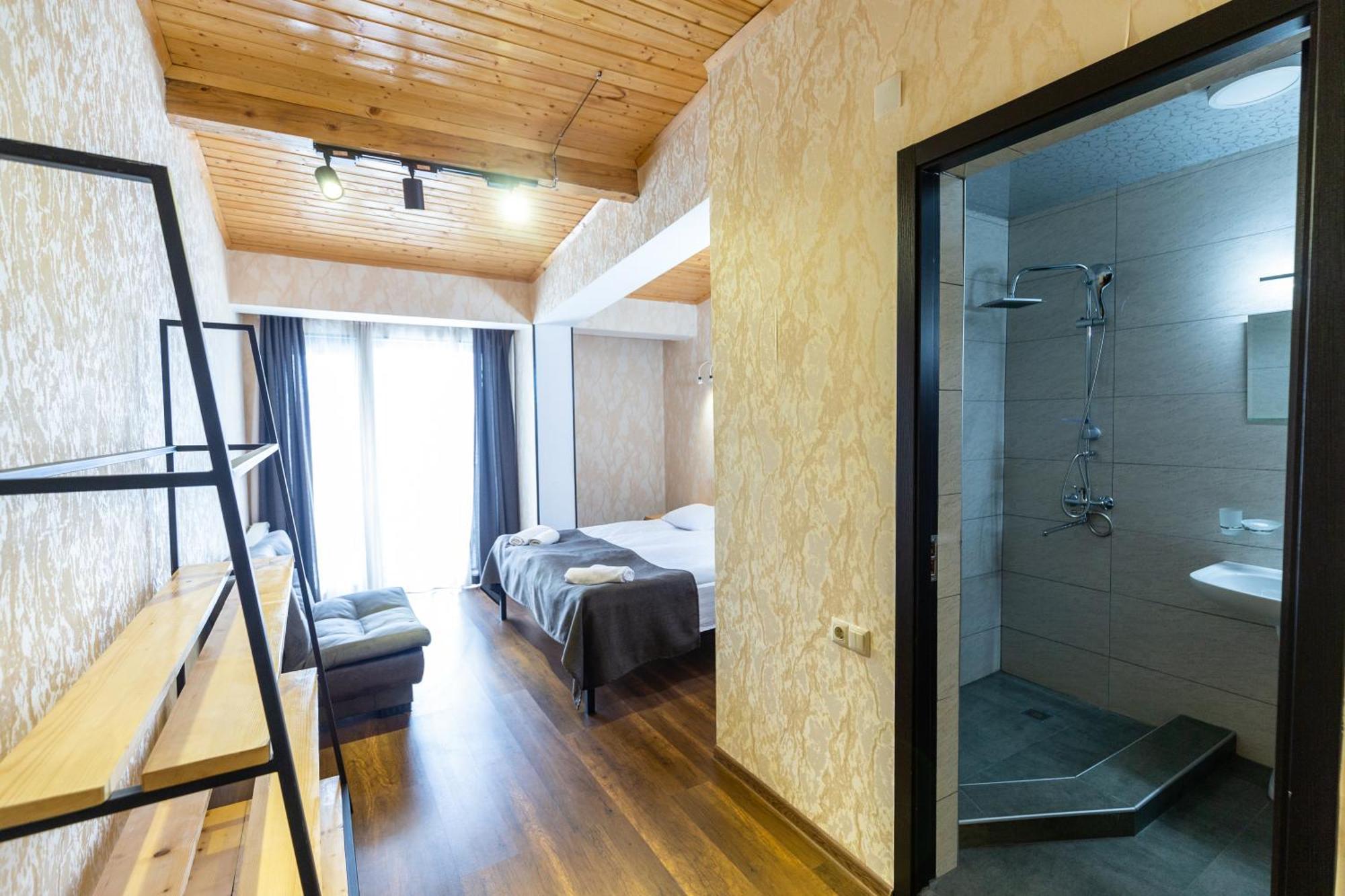 Mestia Hotel Amirani Buitenkant foto